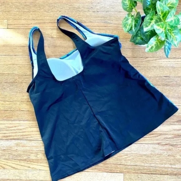 NWT Reebok Glowing Strong Printed Scoop Neck Blue Tankini Swim Top Size 18 - Picture 8 of 9